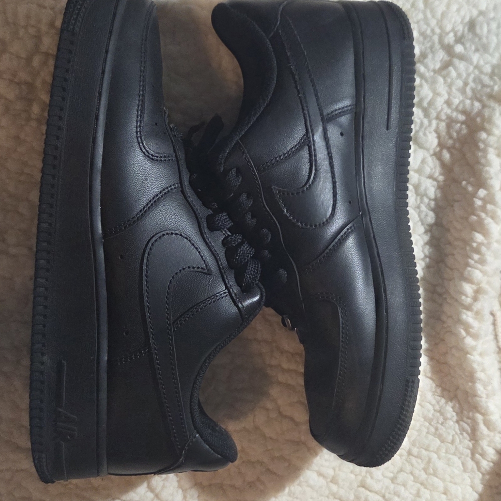 Nike Men's All-Black Sneakers